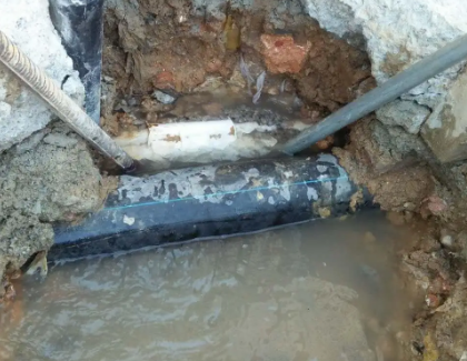 积石山测漏水之水管漏水